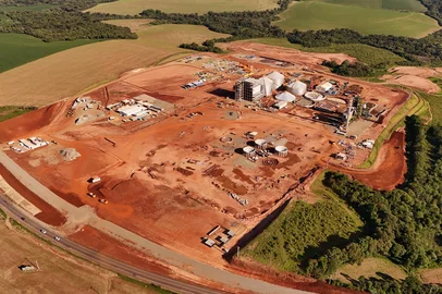 Nova fábrica de etanol da Be8, que está sendo construída em Passo Fundo, no norte do RS. Planta também vai abrigar a produção de hidrogênio verde da companhia.<!-- NICAID(16198899) -->