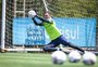 Vice de futebol nega contatos por Marchesín, mas não descarta venda: "Qualquer jogador é negociável"