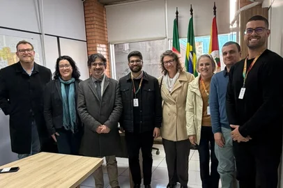 Uma comitiva da UFRGS promoveu uma visita à prefeitura de Farroupilha nesta terça-feira (25) para estabelecer um caminho para projetos, como estágios e outras atividades, voltado aos futuros alunos do Campus Serra, em Caxias do Sul. <!-- NICAID(16352688) -->