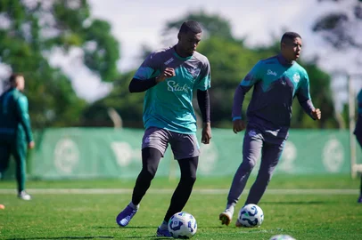 Treino do Juventude para a quarta rodada do Brasileirão 2025. Na foto, o zagueiro Abner.<!-- NICAID(16016896) -->