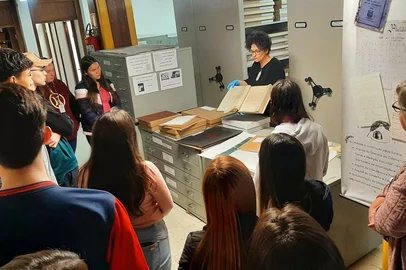 O Arquivo Histórico Municipal João Spadari Adami convida a comunidade arquivística, acadêmica, profissionais de diferentes áreas, representantes de instituições e sociedade em geral, para a 7ª Semana Nacional de Arquivos, que acontece de 03 a 09 de junho, com uma temporada de eventos em arquivos e outras instituições de memória de todo o país.Organizada pelo Arquivo Nacional, a temática da temporada é “Arquivos - territórios de vida”, e tem como intuito estimular reflexões e inspirar debates sobre ações e práticas arquivísticas, por meio de diálogos entre instituições, sociedade e usuários, fortalecendo as perspectivas e as demandas sobre o fazer arquivístico.A temporada de eventos acontece de 03 a 09 de junho, com acesso gratuito.<!-- NICAID(15443482) -->