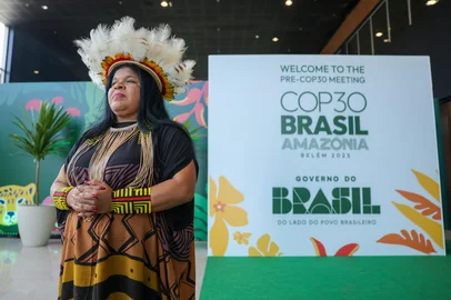 BrasÃ­lia (DF) 13/10/2025 - A ministra dos Povos IndÃ­genas, SÃ´nia Guajajara,  participam da abertura da PrÃ©-COP30. Foto: Fabio Rodrigues-Pozzebom/AgÃªncia Brasil<!-- NICAID(16162483) -->