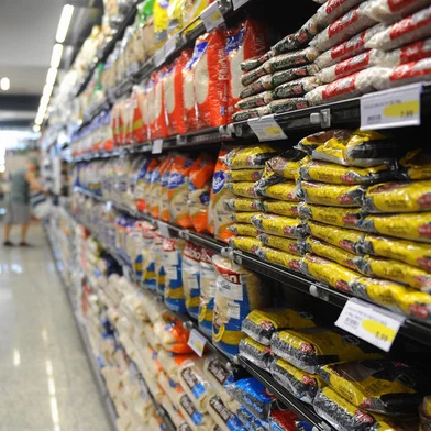 CAXIAS DO SUL, RS, BRASIL, 20/03/2024. O governo federal publicou na última semana a nova lista de produtos que compõem a Cesta Básica. (Bruno Todeschini/Agência RBS)Indexador: BTK<!-- NICAID(15710691) -->