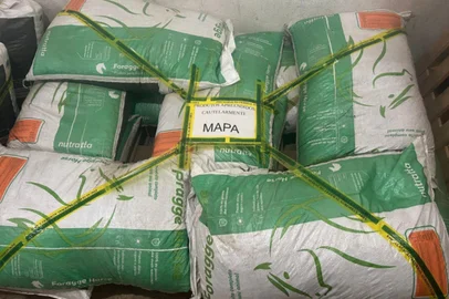 Contaminadas, rações da empresa Nutratta já causaram a morte de 245 cavalos no Brasil. Os óbitos foram registrados nos Estados de Minas Gerais, São Paulo, Rio de Janeiro e Alagoas, e vêm sendo investigados pelo Ministério da Agricultura desde o recebimento da primeira denúncia, em 26 de maio.<!-- NICAID(16080171) -->