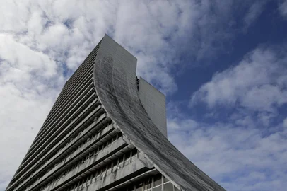 PORTO ALEGRE, RS, BRASIL, 17-06-2021: Centro Administrativo Fernando Ferrari. Especial sobre arquitetura de Porto Alegre. (Foto: Mateus Bruxel / Agencia RBS)Indexador: Mateus Bruxel<!-- NICAID(14811558) -->