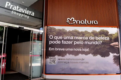 CAXIAS DO SUL, RS, BRASIL, 27/10/2022. Duas novas operações entrarão em funcionamento no Prataviera. Loja de perfumaria da Natura será instalada na entrada da Avenida Júlio de Castilhos e uma casa de câmbio, a Western Union, ocupará espaço que antes era de uma agência bancária. (Neimar De Cesero/Agência RBS)<!-- NICAID(15247673) -->