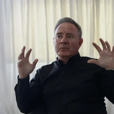 PORTO ALEGRE, RS, BRASIL,23-07-2025: Retratos para entrevista com Alexandre Ventura, doutor em Ciências da Educação, professor da Universidade de Aveiro e ex-vice-ministro da Educação de Portugal. Ele fala sobre a avaliação como ferramenta de aprendizagem, não de punição; como incluir critérios socioemocionais nos processos avaliativos; como reformular a avaliação escolar: métodos que vão além da prova escrita; o papel da avaliação no combate à desigualdade educacional; o que escolas brasileiras podem aprender com experiências europeias de avaliação formativa; desempenho escolar e pressão familiar: como encontrar equilíbrio na avaliação formativa; avaliar professores também é preciso: como fazer isso com critérios pedagógicos e humanos. Foto: André Ávila/Agência RBSIndexador: Andre Avila<!-- NICAID(16086477) -->