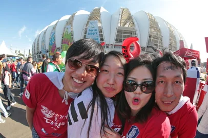 PORTO ALEGRE, RS, BRASIL, 22-06-2014 :Torcida. Jogo entre as seleções de Coreia do Sul e Argélia, terceira partida da Copa do Mundo em Porto Alegre, no estádio Beira Rio. (Foto: RICARDO DUARTE /Agência RBS, Editoria Esporte)<!-- NICAID(10604232) -->