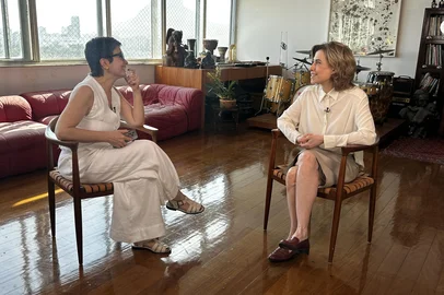 Fernanda Torres recebe Sandra Annenberg em sua casa para o 'Globo Repórter Personalidades' em homenagem à atriz<!-- NICAID(15990537) -->