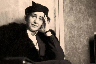A filósofa Hanna Arendt<!-- NICAID(9650290) -->