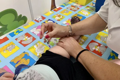 Começa campanha de vacinação contra a meningite em Caxias do Sul. <!-- NICAID(15276440) -->