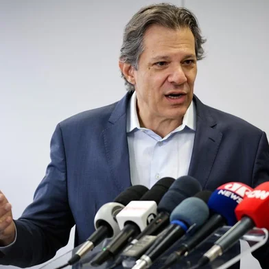 Fernando Haddad<!-- NICAID(15583906) -->