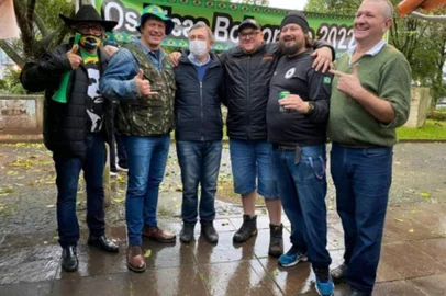 Prefeito de Caxias, Adiló Didomenico, na tenda dos organizadores da manifestação de Sete de Setembro.<!-- NICAID(14883396) -->