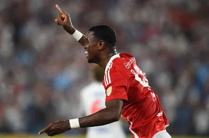 Internacional's forward #49 Ricardo Mathias celebrates after scoring a goal during the Copa Libertadores group stage football match between Uruguay's Nacional and Brazil's Internacional at the Gran Parque Central stadium in Montevideo, on May 15, 2025. (Photo by DANTE FERNANDEZ / AFP)Editoria: SPOLocal: MontevideoIndexador: DANTE FERNANDEZSecao: soccerFonte: AFPFotógrafo: STR<!-- NICAID(16038406) -->