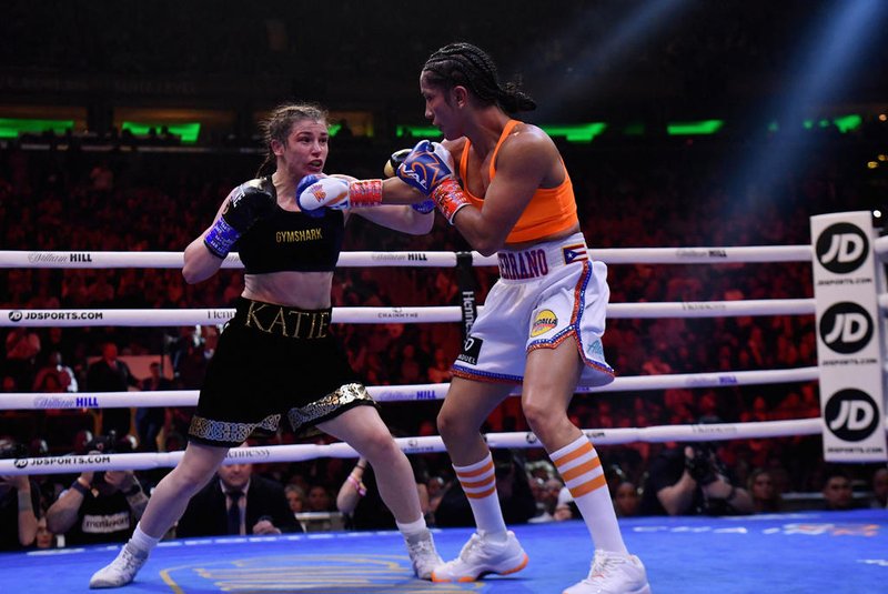 Irish boxer Katie Taylor (L) fights Puerto Rican boxer Amanda Serrano for the World Lightweight Title fight at Madison Square Garden on April 30, 2022 in New York City. (Photo by Angela Weiss / AFP)Editoria: SPOLocal: New YorkIndexador: ANGELA WEISSSecao: boxingFonte: AFPFotógrafo: STF<!-- NICAID(15738378) -->