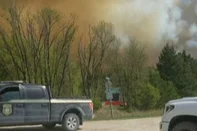 Incêndio florestal deixa 2 mortos e força retirada de mil pessoas no Canadá<!-- NICAID(16037382) -->