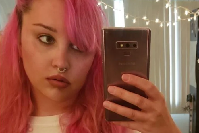 Reprodução / @amandabynes Twitter