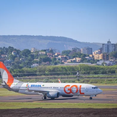 Aeronave da Gol Linhas Aéreas no aeroporto Salgado Filho. Foto: Jürgen Mayrhofer/Secom RS/Divulgação<!-- NICAID(15989699) -->