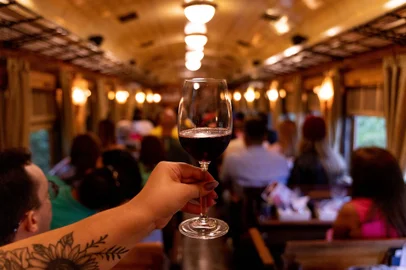 Maria Fumaça terá vagão especial com degustação orientada de vinhos e espumantes. Passeio especial L’Essenza del Vino acontecerá exclusivamente aos sábados.<!-- NICAID(15943130) -->