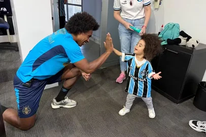 Maria Vitória e Willian<!-- NICAID(16171484) -->