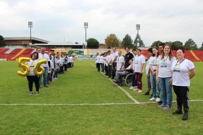 Alunos e usuários da APAE estiveram no jogo entre Passo Fundo e União-FW, na estreia da Copa FGF<!-- NICAID(15469268) -->