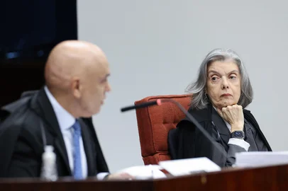 Handout picture released by Brazilian Supreme Court shows Supreme Court Judges Alexandre de Moraes (L) and Carmen Lucia during a session of the Supreme Court as it decides if former President Jair Bolsonaro will face trial in Brasilia on March 25, 2025. Brazil's Supreme Court will weigh on March 25, 2025, whether to put far-right former president Jair Bolsonaro on trial for allegedly masterminding an attempted coup after losing elections in 2022. If convicted, the 70-year-old risks a prison sentence of about 40 years. (Photo by Handout / Brazilian Supreme Court / AFP) / RESTRICTED TO EDITORIAL USE - MANDATORY CREDIT "AFP PHOTO / Brazilian Supreme Court / HANDOUT /  " - NO MARKETING NO ADVERTISING CAMPAIGNS - DISTRIBUTED AS A SERVICE TO CLIENTSEditoria: CLJLocal: BrasíliaIndexador: HANDOUTSecao: justice and rightsFonte: Brazilian Supreme CourtFotógrafo: Handout<!-- NICAID(16003109) -->