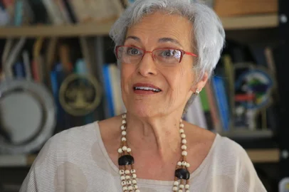 PORTO ALEGRE, RS, BRASIL - 12/01/2024 - A professora Maria Beatriz Luce, a mais antiga da Faced, especialista em gestão da educação.FOTO: RONALDO BERNARDI, AGÊNCIA RBS<!-- NICAID(15648746) -->