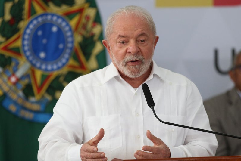 BrasÃ­lia (DF), 28/04/2023 - O presidente Lula participa, da cerimÃ´nia de sanÃ§Ã£o do PLN 2/23 e assinatura da Medida ProvisÃ³ria que concede reajuste de 9% aos servidores do Executivo federal. Foto JosÃ© Cruz/AgÃªncia Brasil.<!-- NICAID(15415388) -->