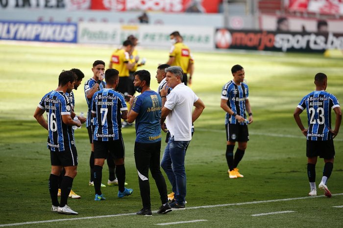 Grêmio agenda reunião com lateral para tratar de renovação de contrato
