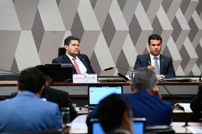 Comissão de Constituição, Justiça e Cidadania (CCJ) realiza reunião para deliberar sobre o PL 2.234/2022, que autoriza o funcionamento de cassinos, bingos e jogo do bicho.Mesa:presidente da CCJ, senador Davi Alcolumbre (União-AP);relator do PL 2.234/2022, senador Irajá (PSD-TO).Foto: Marcos Oliveira/Agência Senado<!-- NICAID(15793098) -->