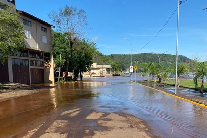 Rio Uruguai atinge cota de inundação<!-- NICAID(16364851) -->