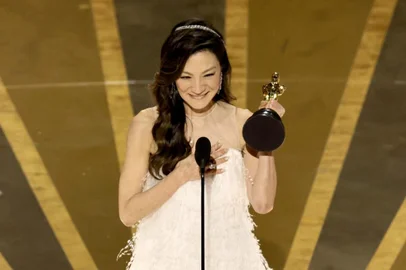 HOLLYWOOD, CALIFORNIA - MARCH 12: Michelle Yeoh accepts the Best Actress award for "Everything Everywhere All at Once" onstage during the 95th Annual Academy Awards at Dolby Theatre on March 12, 2023 in Hollywood, California.   Kevin Winter/Getty Images/AFP (Photo by KEVIN WINTER / GETTY IMAGES NORTH AMERICA / Getty Images via AFP)<!-- NICAID(15373557) -->