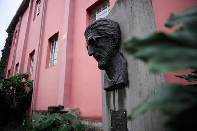 Marcelo Casagrande / Agencia RBS CAXIAS DO SUL, RS, BRASIL, 13/05/2019 - O Centro de Cultura Dr. Henrique Ordovás Filho passa por mudanças. Logo na entrada, recepção e exposição permanente com objetos da Vinícola Antunes, trocam de lugar. Estacionamento também sofre alterações, e ganha vagas para deficientes. (Marcelo Casagrande/Agência RBS)<!-- NICAID(14076442) -->