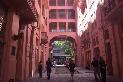 Roteiro pela Rua dos Andradas, em Porto Alegre (RS). Na foto, Casa de Cultura Mario Quintana.<!-- NICAID(13393334) -->