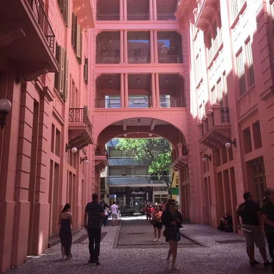 Roteiro pela Rua dos Andradas, em Porto Alegre (RS). Na foto, Casa de Cultura Mario Quintana.<!-- NICAID(13393334) -->