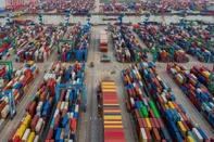 Porto de Xangai, na China<!-- NICAID(15317534) -->
