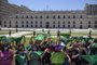 Feminist activists hold up green handkerchiefs -in favour of the decriminalization of abortion- during a demonstration outside La Moneda presidential palace in Santiago on January 13, 2020. (Photo by CLAUDIO REYES / AFP)Editoria: POLLocal: SantiagoIndexador: CLAUDIO REYESSecao: abortionFonte: AFPFotógrafo: STR<!-- NICAID(15133558) -->