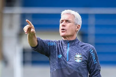 Luis Castro, Grêmio<!-- NICAID(16268572) -->