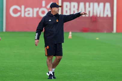 O preparador físico Flávio de Oliveira em treino do Inter no CT Parque Gigante.<!-- NICAID(15442816) -->