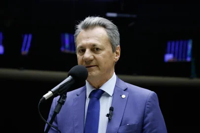 Ao menos no primeiro momento, o Partido Liberal (PL) manterá a postura de independência e não vai integrar a base aliada do segundo governo de Eduardo Leite (PSDB). A decisão de não aderir ao governo Leite foi definida pelos deputados estaduais eleitos pelo PL.A negativa foi informada a Leite por Giovani Cherini, presidente estadual do PL, durante encontro solicitado pelo tucano, nesta quarta-feira (7), em Brasília. Apesar do afastamento, Cherini mantém uma fresta da negociação em aberto para o futuro.<!-- NICAID(15290444) -->