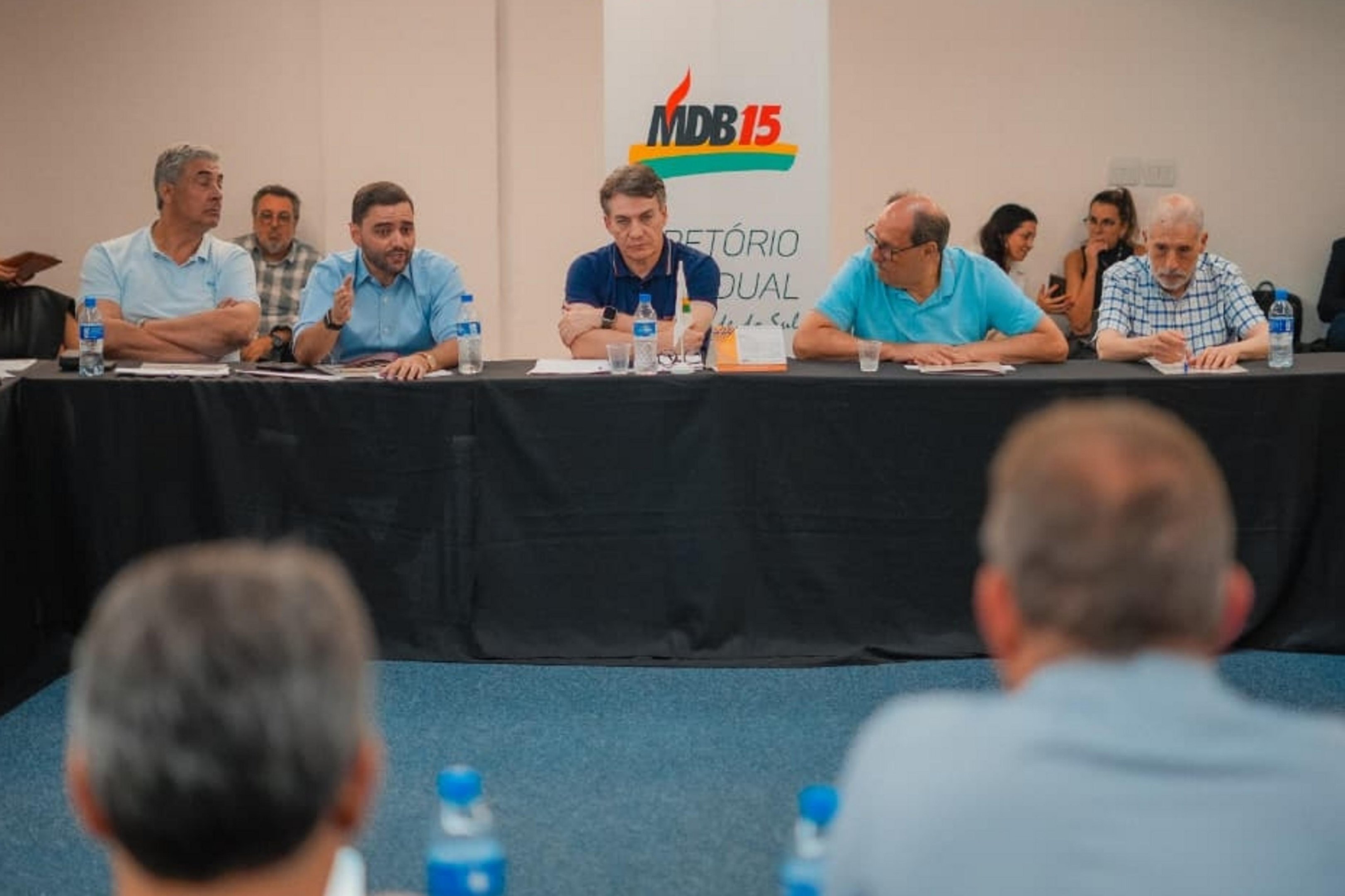 Perda de aliados na base e indefini&ccedil;&atilde;o sobre futuro de Leite fazem MDB intensificar agenda de Gabriel Souza