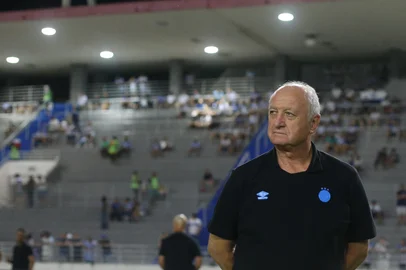 COPA DO BRASIL 2025, CSA X GREMIOAL - COPA DO BRASIL 2025, CSA X GRÊMIO - ESPORTES - AL - MACEIÓ - 30/04/2025 - COPA DO BRASIL 2025, CSA X GRÊMIO - Luís Felipe Scolari Coordenador técnico do Grêmio, antes da partida entre CSA e Grêmio, válida pela Copa do Brasil 2025. 30/04/2025 - Foto: MARLON COSTA/AGIF - AGÊNCIA DE FOTOGRAFIA/AGIF - AGÊNCIA DE FOTOGRAFIA/ESTADÃO CONTEÚDOEditoria: ESPORTESLocal: MACEIÓIndexador: MARLON COSTAFotógrafo: AGIF - AGÊNCIA DE FOTOGRAFIA<!-- NICAID(16027931) -->