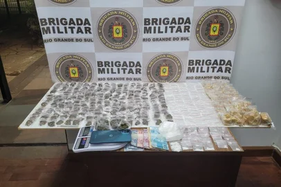 Homem é preso com diversas porções de drogas em Farroupilha<!-- NICAID(15579579) -->
