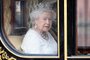 (FILES) In this file photo taken on May 18, 2016 Britain's Queen Elizabeth II travels towards the Houses of Parliament in the Jubilee State Carriage as she prepares to attend the State Opening of Parliament in central London. - Queen Elizabeth II, the longest-serving monarch in British history and an icon instantly recognisable to billions of people around the world, has died aged 96, Buckingham Palace said on Thursday. Her eldest son, Charles, 73, succeeds as king immediately, according to centuries of protocol, beginning a new, less certain chapter for the royal family after the queen's record-breaking 70-year reign. (Photo by LEON NEAL / AFP)Editoria: HUMLocal: LondonIndexador: LEON NEALSecao: imperial and royal mattersFonte: AFPFotógrafo: STF<!-- NICAID(15201289) -->