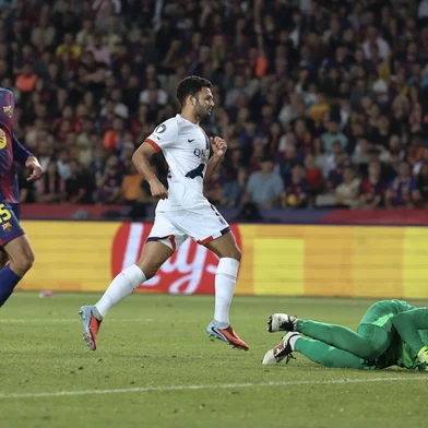 Paris Saint-Germain's Portuguese forward #09 Goncalo Ramos scores their second goal during the UEFA Champions League league phase day 2 football match between FC Barcelona and Paris Saint-Germain (PSG) at the Estadi Olimpic Lluis Companys in Barcelona, on October 1, 2025. (Photo by Josep LAGO / AFP)Editoria: SPOLocal: BarcelonaIndexador: JOSEP LAGOSecao: soccerFonte: AFPFotógrafo: STR<!-- NICAID(16137208) -->