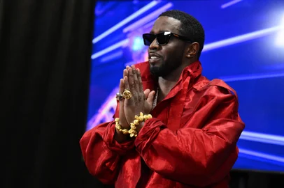 (FILES) US producer-musician Sean "Diddy" Combs gestures in the press room during the MTV Video Music Awards at the Prudential Center in Newark, New Jersey, on September 12, 2023. Combs -- the rap mogul whose star has plunged after a wave of sex trafficking and assault lawsuits against him -- was arrested in Manhattan late on September 16, 2024, multiple US news outlets reported. The 54-year-old's arrest follows a grand jury indictment and the charges are not immediately clear, The New York Times said, citing a person familiar with the indictment. (Photo by ANGELA WEISS / AFP)Editoria: ACELocal: NewarkIndexador: ANGELA WEISSSecao: celebrityFonte: AFPFotógrafo: STF<!-- NICAID(15879119) -->