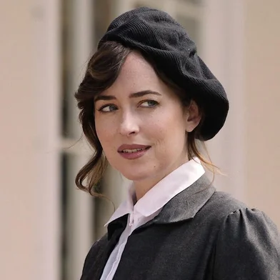 Dakota Johnson como Anne Elliot em "Persuasão" (2022)<!-- NICAID(15152210) -->