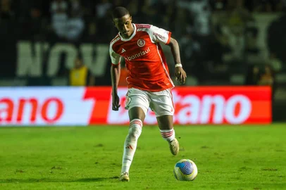 Robert Renan, zagueiro do Inter<!-- NICAID(15793484) -->
