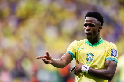Torcedores chegam ao Estádio Mané Garrincha para a partida entre Brasil e ColômbiaDF - ELIMINATÓRIAS/BRASIL X COLÔMBIA - ESPORTES - O atacante Vinícius Júnior, do Brasil, comemora após marcar o segundo gol da equipe nos acréscimos da partida entre   Brasil e Colômbia válida pelas Eliminatórias Sul-Americanas para a Copa do Mundo de 2026, no Estádio Mané   Garrincha, em Brasília, na noite desta quinta-feira (20). A seleção brasileira venceu por 2 a 1.    20/03/2025 - Foto: WILTON JUNIOR/ESTADÃO CONTEÚDOEditoria: ESPORTESLocal: BRASÍLIAIndexador: WILTON JUNIORFonte: ESTADAOFotógrafo: ESTADÃO CONTEÚDO<!-- NICAID(16000300) -->