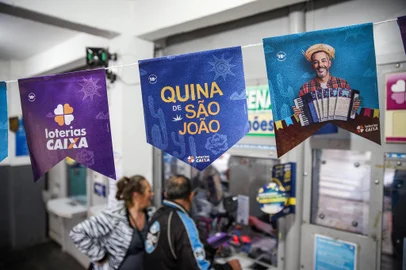 VIAMAO, RS, Brasil - 24.06.2024: Ganhador da Quina de São João fez aposta  na Lotérica Teimosinha, em Viamao. Fotos: Duda Fortes / Agência RBS<!-- NICAID(15796581) -->